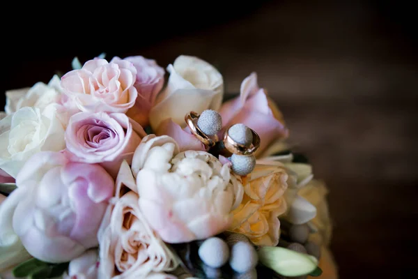 Wedding Bouquet Rings Decor — Stock Photo, Image