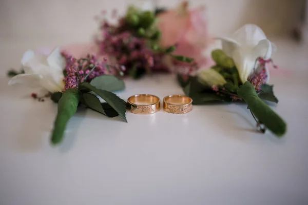 Anéis Casamento Ouro Mesa — Fotografia de Stock