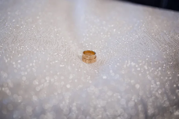 Anillos Boda Oro Sobre Mesa — Foto de Stock