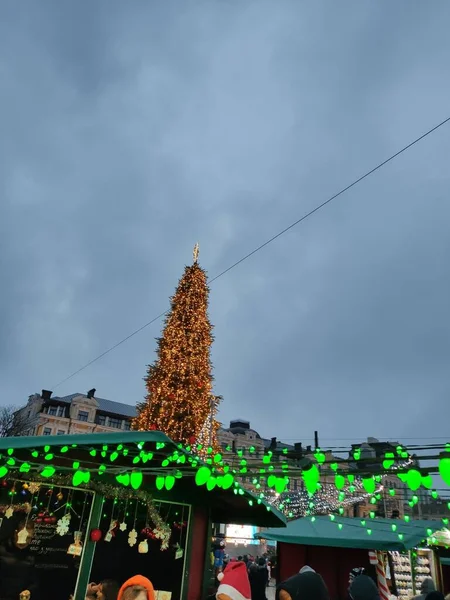 Velký Vánoční Strom Městě — Stock fotografie