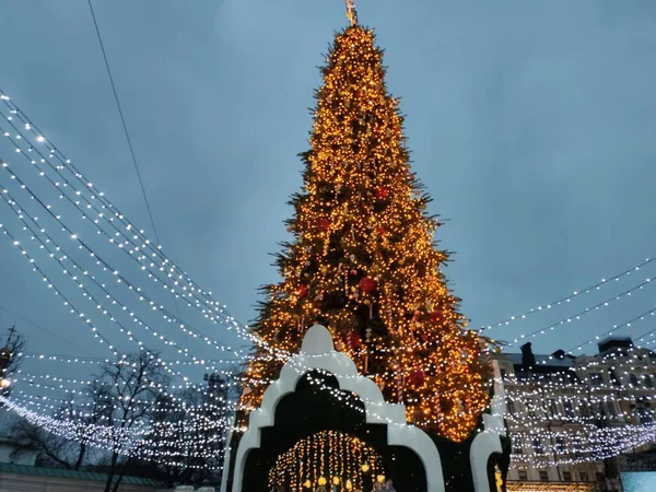 Grande Árvore Natal Cidade — Fotografia de Stock