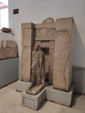 Kahire 'deki Mısır müzesinde sergileniyor.