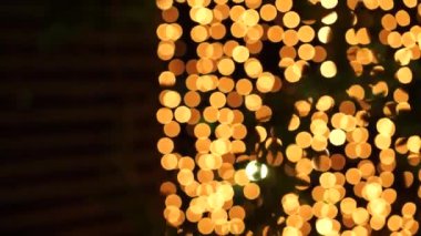 Geceleyin arka planda turuncu bokeh