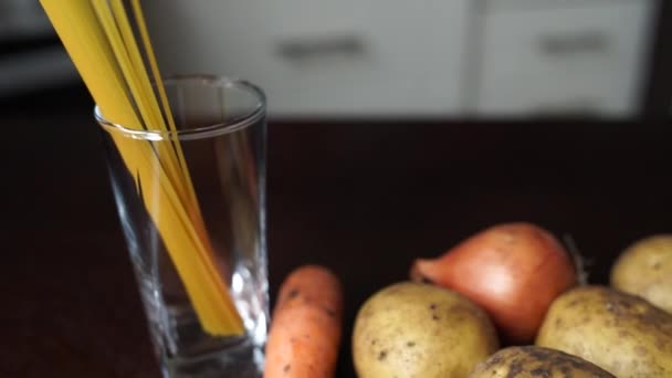 Sayuran Untuk Sup Ikan Atas Meja — Stok Video