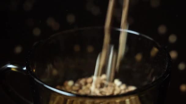 荞麦谷粒被倒成一堆 — 图库视频影像