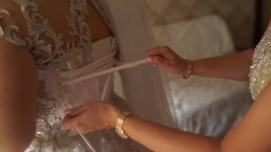 gelin düğümlü gelinliği