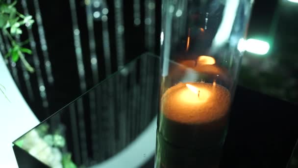 蜡烛在烛台上燃烧 — 图库视频影像