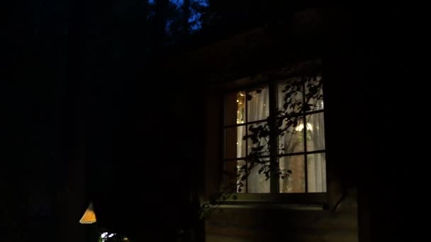 Evin Penceresinden Gelen Işık — Stok video