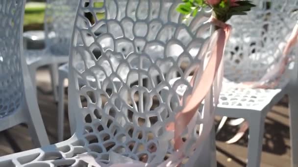 Chaises Blanches Pour Cérémonie Mariage — Video