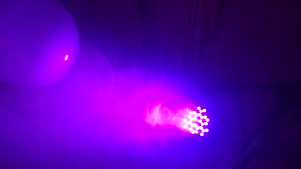 迪斯科舞厅的聚光灯紫色 — 图库视频影像