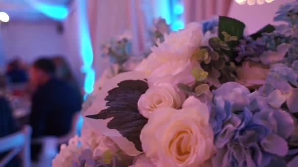 décoration de fleurs sur la table de mariage 