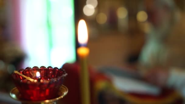 教堂里的蜡烛 — 图库视频影像