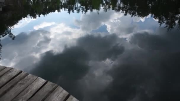 Отражение Облаков Воде — стоковое видео