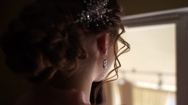 戴耳环的发式新娘 — 图库视频影像