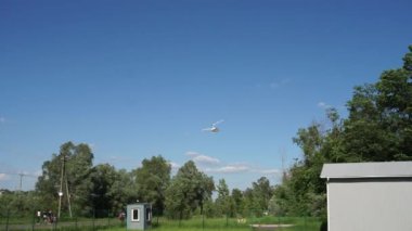 Helikopter iniş için geliyor.