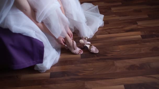 Bride Puts Wedding Shoes — Stock Video