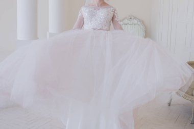 Gelin stüdyoda yalnızdı.