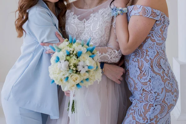 Sposa Studio Con Amiche — Foto Stock