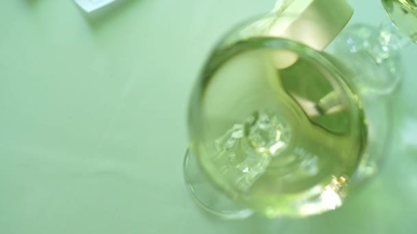 シャンパンの指輪とグラスの箱 — ストック動画
