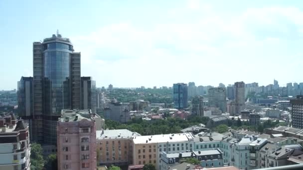 高層階の窓からの眺め — ストック動画