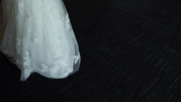 Sposa Cammina Intorno Alla Stanza — Video Stock