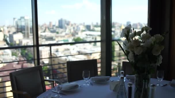 Uitzicht Vanaf Het Restaurant Stad Vanaf Een Hoogte — Stockvideo