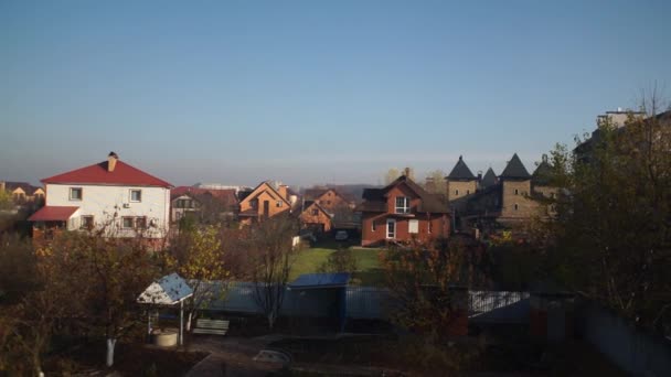 Vista Del Pueblo Desde Ventana — Vídeo de stock