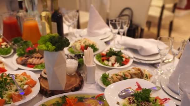 Mesa Casamento Com Comida Restaurante — Vídeo de Stock