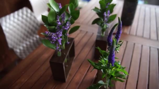 Decoratie Van Bloemen Tafel — Stockvideo