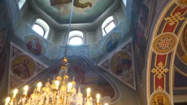 Grand Lustre Dans Église — Video