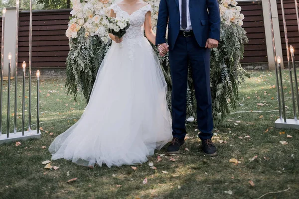 Braut Und Bräutigam Bei Einer Trauung — Stockfoto