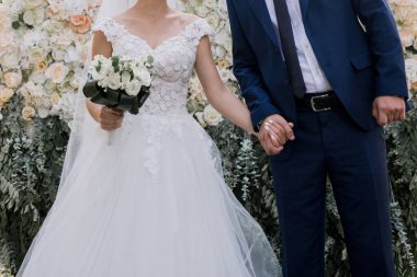 Gelin ve damat bir düğün töreninde