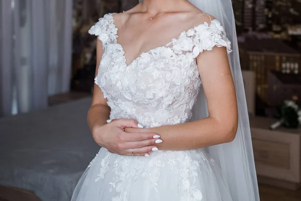 Eine Braut Mit Einem Strauß Bei Einer Hochzeit — Stockfoto