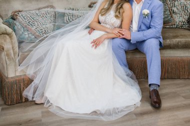 Gelin ve damat stüdyoda.