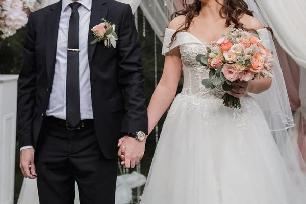 Brud Och Brudgum Vid Bröllopsceremoni — Stockfoto
