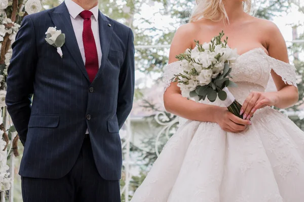 Mempelai Wanita Dan Pria Pada Upacara Pernikahan — Stok Foto