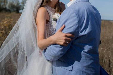 Gelin ve damat sahada