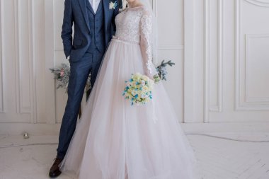 Gelin ve damat stüdyoda.