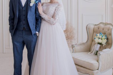 Gelin ve damat stüdyoda.