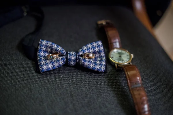 Лук Краватки Годинники Кільця — стокове фото