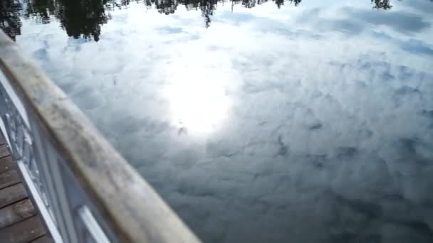 Небо Над Озером — стоковое видео