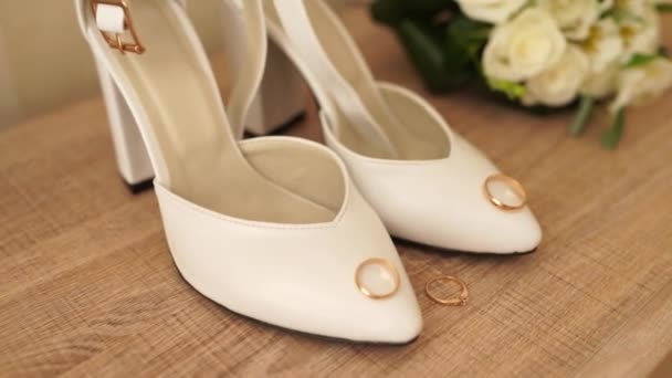 Sapatos Casamento Com Anéis — Vídeo de Stock