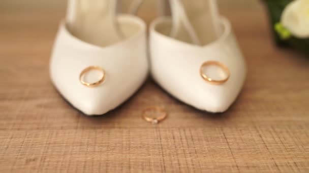 Zapatos Con Anillos Boda Zapato — Vídeo de stock