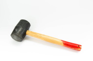 Beyaz arka planda kauçuk çekiç
