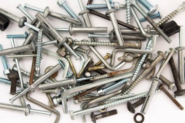 Beyaz arkaplanda cıvata ve fındık ayrıntıları