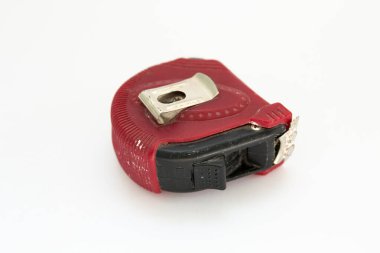 Beyaz arkaplanda kırmızı bant ölçüsü