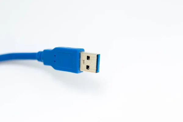 Beyaz Arkaplanda Mavi Usb Kablosu — Stok fotoğraf