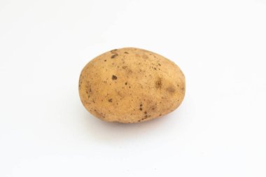 Beyaz arka planda patates