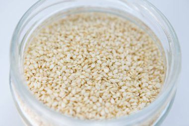 Cam bir kasede susam