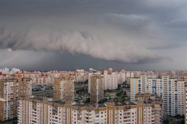 Şehirdeki apartman manzarası